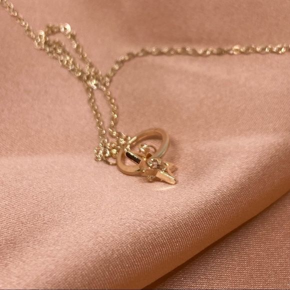 Dainty Gold Star in Circle Necklace - Picture 3 of 4